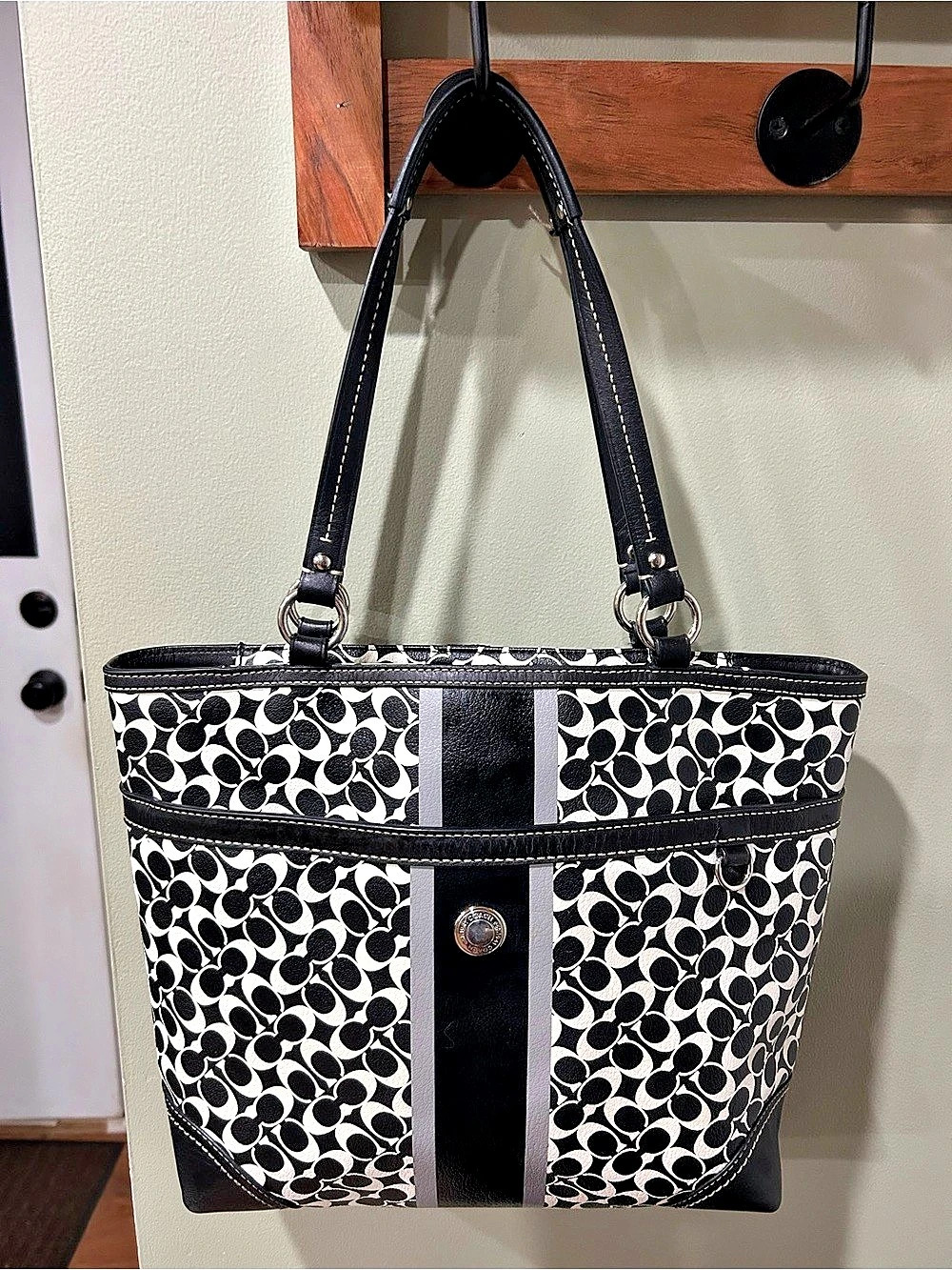 Coach Signature Gallery Tote F15135 Black & White